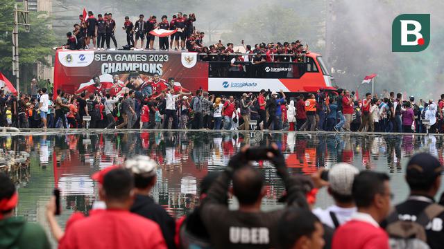 Foto: Pemandangan Menakjubkan! Begini Jadinya Ketika Bus Timnas Indonesia U-22 saat Melewati Ikon Kota Jakarta saat Kira87uara