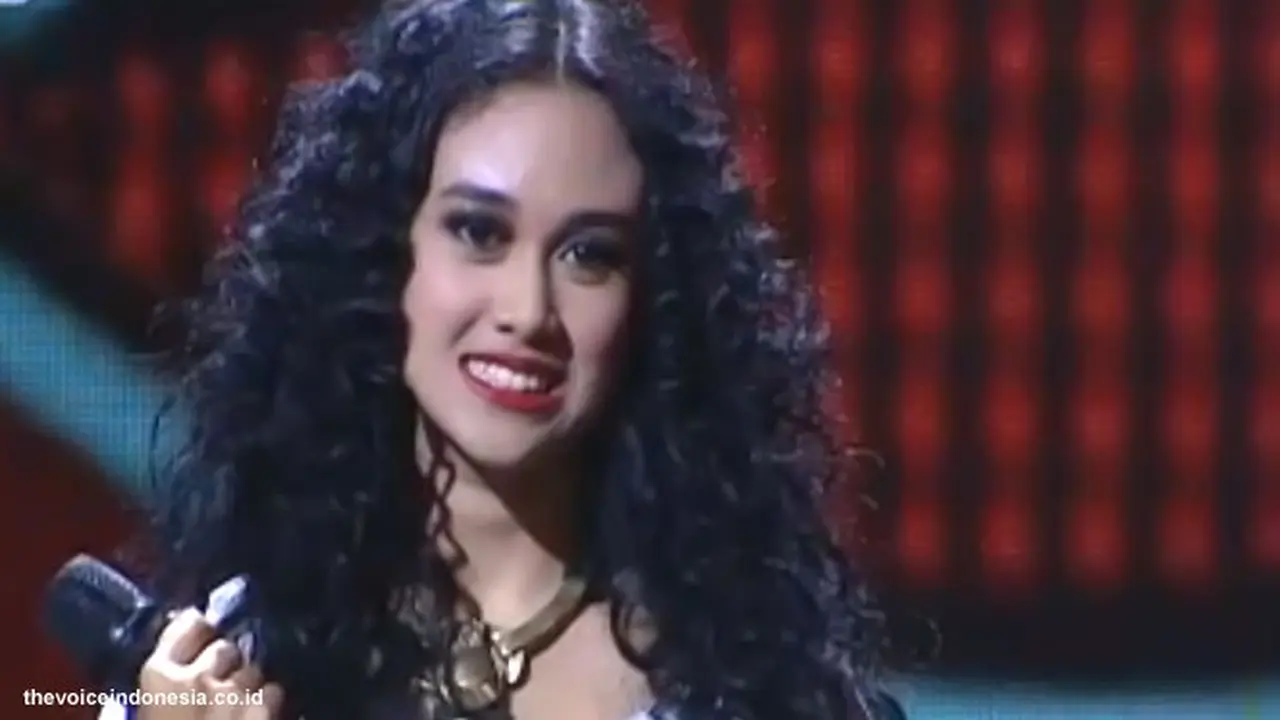 loise-the-voice-130506b.jpg
