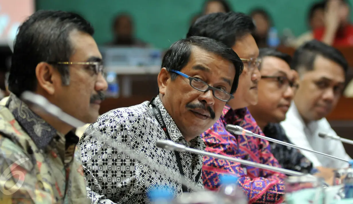 Presiden Direktur PT Lion Group, Edward Sirait saat mengikuti Rapat Dengar Pendapat (RDP) dengan Komisi V DPR RI di Jakarta, (24/5).Rapat juga membahas mogoknya pilot maskapai penerbangan Lion Air yang gajinya belum dibayarkan. (Liputan6.com/Johan Tallo)