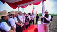 Badan Nasional Penanggulangan Terorisme (BNPT) bersama PT Maharani Saraswati Indonesia (PT MSI) tingkatkan produktivitas lahan Kawasan Terpadu Nusantara (KTN) melalui sistem pertanian pintar atau smart farming. Hal ini ditandai dengan groundbreaking di Turen, Kabupaten Malang, Sabtu (27/1/2024) (Istimewa)