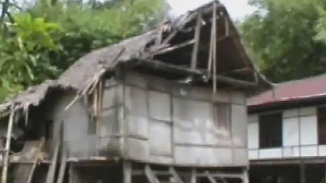 Rumah Tak Beratap, Nenek Hana Tetap Kibarkan Merah Putih