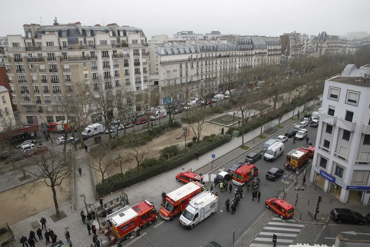 Penembakan di kantor majalah Prancis Charlie Hebdo.