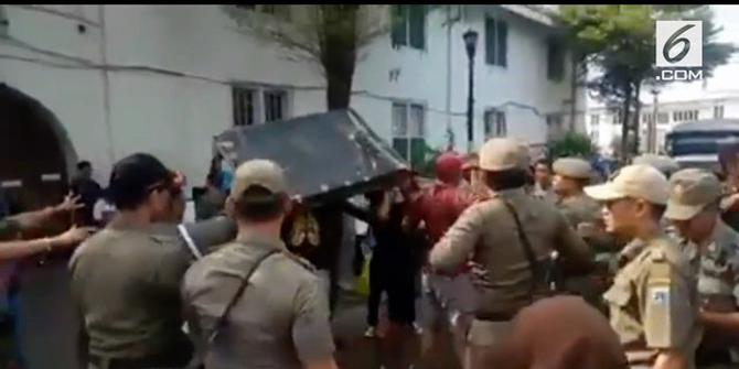 VIDEO: Penertiban PKL di Kota Tua Ricuh