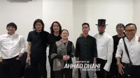 Ahmad Dhani dan Dewa 19 berpose dengan Puan Maharani dan Gibran Rakabuming. (YouTube Ahmad Dhani Dalam Berita)