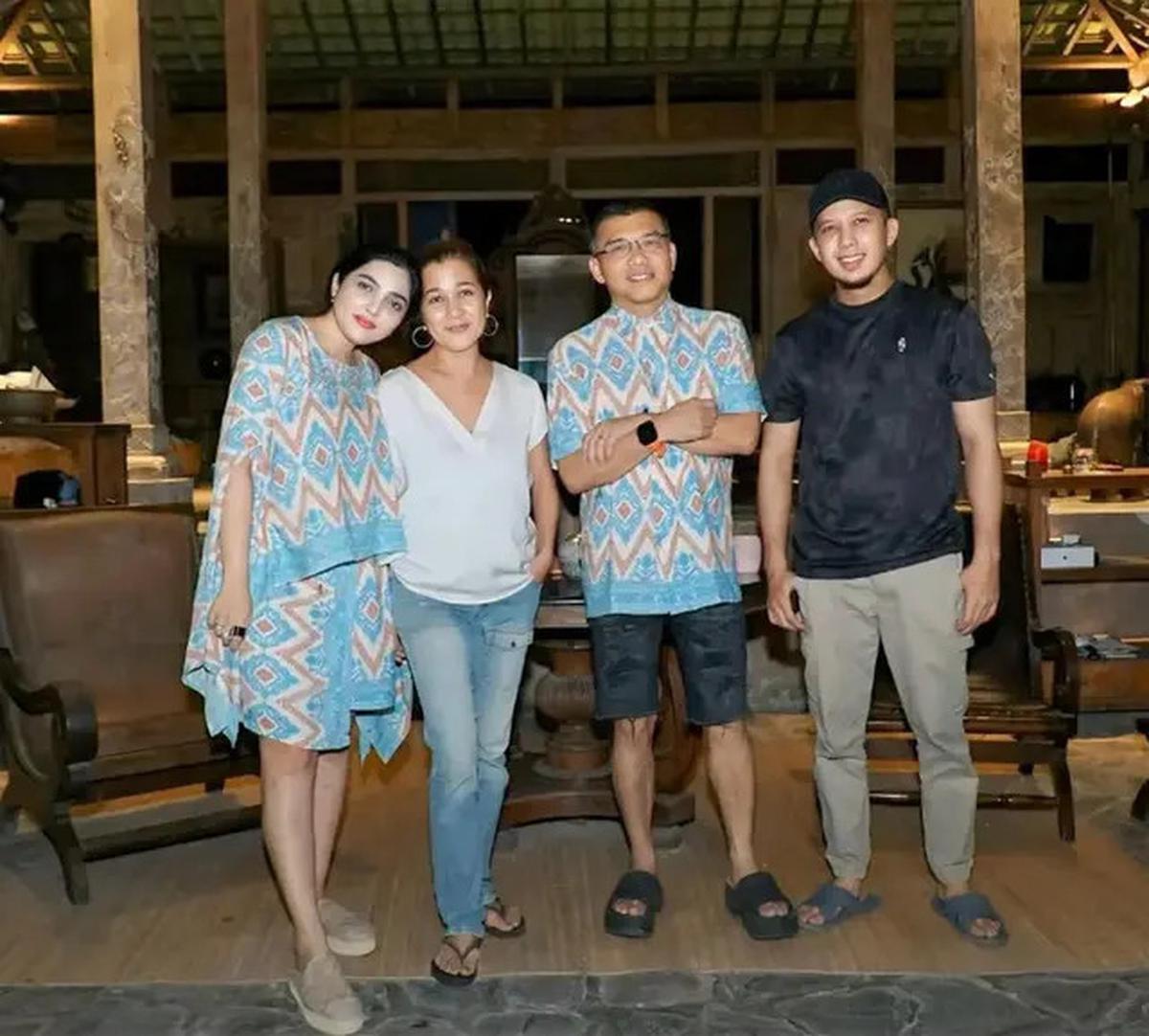 Inspirasi Padu Padan Batik ala Ashanty, dari Kebaya Elegan hingga Busana Santai untuk Liburan