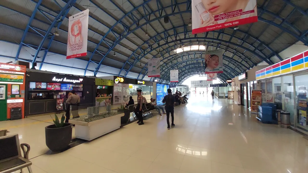 Kondisi Stasiun KRL Palmerah pada Kamis (28/8/2025) terlihat normal.