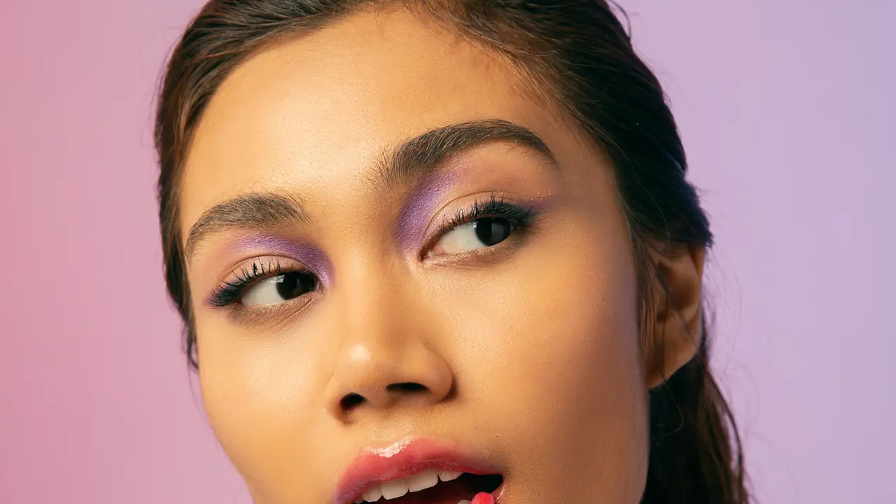 Atas bibir kering saat puasa dengan lip gloss/dok. SECONDATE Beauty