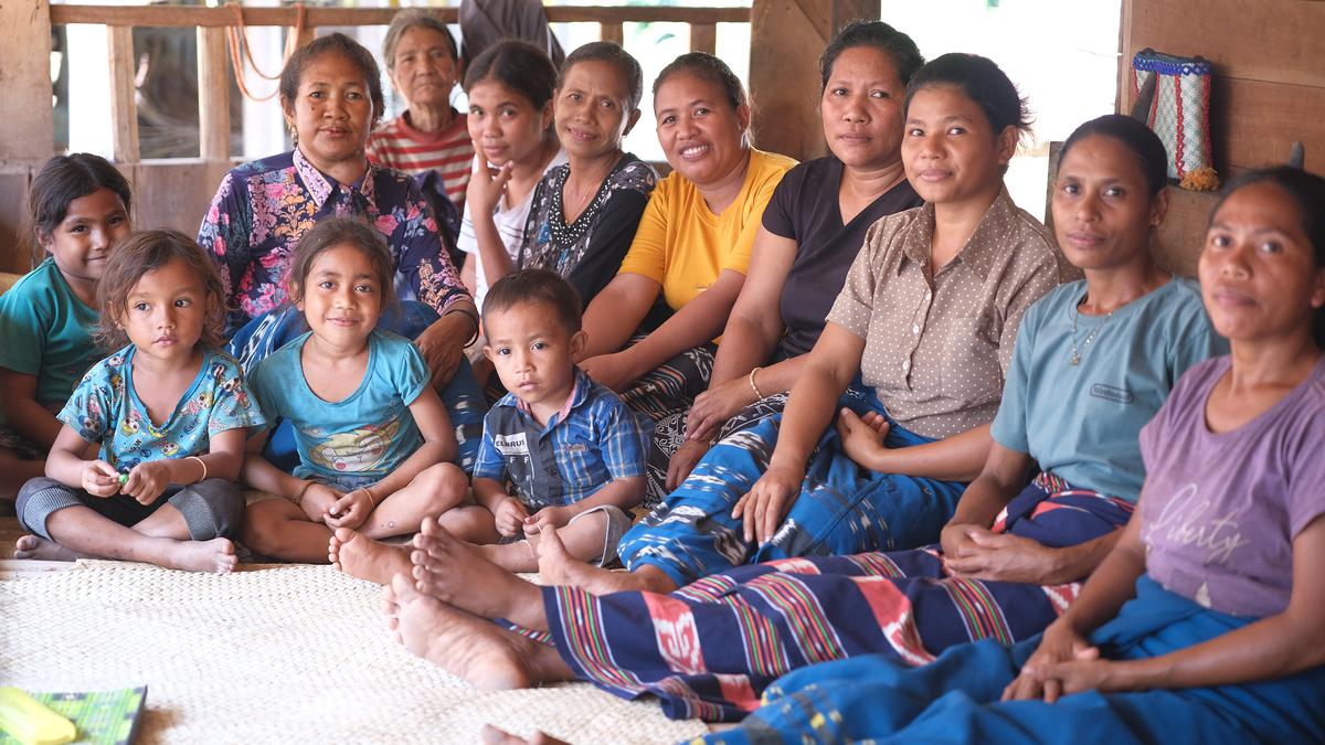 “Aku, Wastra dan Kisah”: Perayaan Wastra, Perempuan, dan Harapan Anak Bangsa dari Matahari dari TIMUR