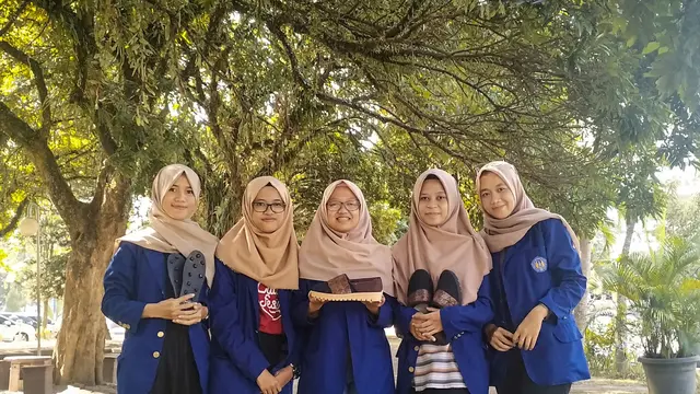 Sepatu dari Limbah Salak