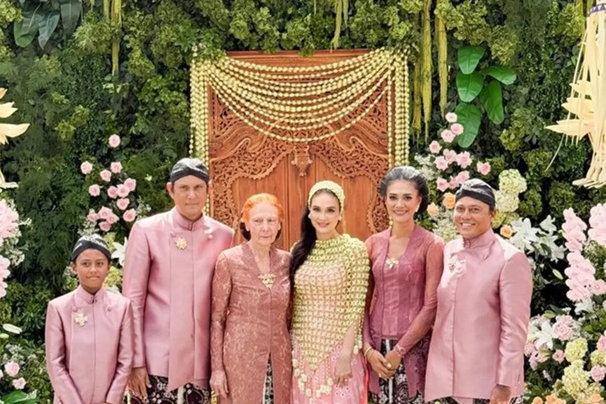 Siraman Luna Maya HL