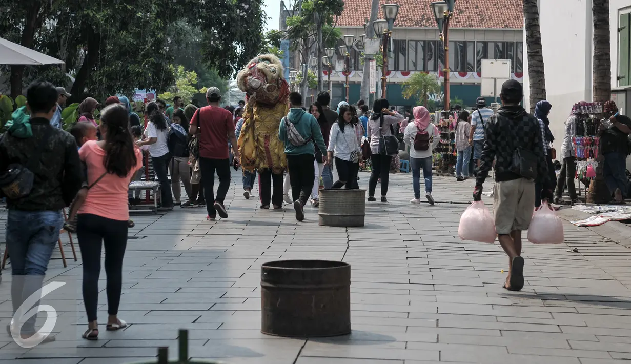 Suasana area museum Fatahillah, Jakarta, Kamis (4/8). Gubernur DKI Jakarta, Basuki Tjahaja Purnama meminta trotoar dari kawasan Kota Tua hingga Pasar Ikan ditata. (Liputan6.com/Yoppy Renato)