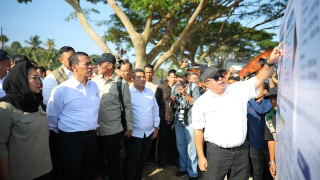 Menteri Pertanian Andi Amran Sulaiman saat menyambangi lokasi bencana di Lhokseumawe, Aceh. (Istimewa)