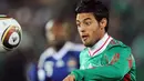 Aksi striker Meksiko Carlos Vela di laga penyisihan Grup A PD 2010 melawan Prancis di Peter Mokaba Stadium, Polokwane, 17 Juni 2010. Meskio unggul 2-0. AFP PHOTO / FRANCK FIFE 