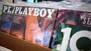 Majalah Playboy edisi November 2015 terlihat di toko buku di Maryland, Selasa (13/10). Majalah Playboy menyatakan berhenti memuat foto wanita telanjang karena perkembangan internet membuat majalah porno tak lagi menjadi komersial. (AFP PHOTO/Mandel NGAN)