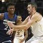 Jimmy Butler (no 23) jadi bintang kemenangan Timberwolves atas Cavaliers di ajang NBA (AP)