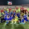 Mariano Peralta ikut berfoto bersama dengan pemain Persib Bandung usai mengalahkan Persija dalam semifinal Piala Presiden 2026 di Stadion I Wayan Dipta, Gianyar, Bali, Selasa (4/8/2926). (Bola.com/Alit Binawan)