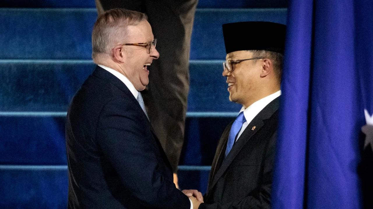 FOTO: PM Australia Anthony Albanese Tiba di Jakarta Disambut Menlu dan Menteri Investasi