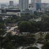 Lanskap gedung pencakar langit diambil dari kawasan Jakarta Pusat, Senin (26/9/2022). Pada Rabu (22/6), DKI menjadi yang terburuk di dunia dengan skor 163 alias tidak sehat. Di bawahnya, ada Beijing (159) dan Dhaka (157). (Liputan6.com/Johan Tallo)