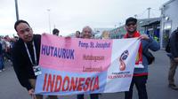 Fans asal Indonesia mendukung Belgia lolos ke final Piala Dunia 2018. (Bola.com/Okie Prabhowo)