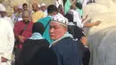 Menurut pria asal Madura itu, ibadah umrahnya berjalan lancar. Maka dari itulah ia merasa sangat bersyukur. Merry tak henti mengucap syukur bisa melaksanakan umrah di Tanah Suci. Ini momen dirinya saat berada di Jabal Rahmah. (Liputan6.com/G/@merryraffiahmad)