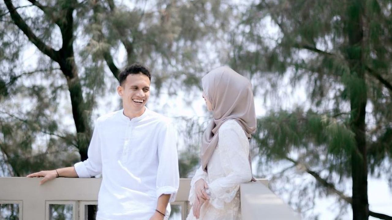 Memberikan Dukungan Langsung Saat Sang Suami Tanding