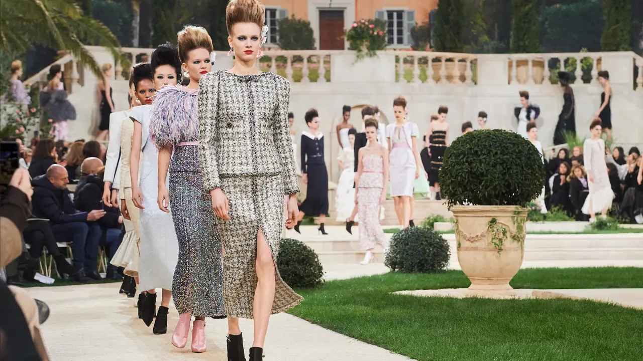 Persembahan Nyentrik Chanel untuk Pekan Mode Haute Couture 2019