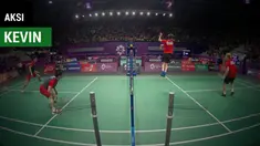Berita video aksi smash atlet ganda putra Indonesia, Kevin Sanjaya, yang melakukan smash berputar saat menghadapi pasangan Jepang pada 16 Besar cabang badminton Asian Games 2018.