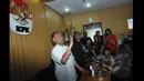 Bambang Widjojanto menyampaikan pengunduran diri sementara dari jabatannya sebagai Wakil Ketua KPK, Jakarta, Senin (26/1/2015). (Liputan6.com/Herman Zakharia) 