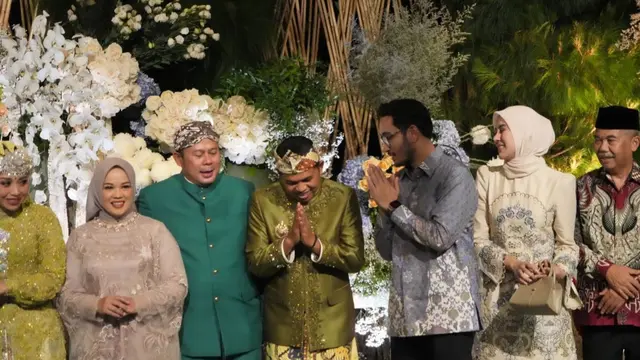 Model Gamis Bordir Syahnaz Sadiqah di Pernikahan Anak Dedi Mulyadi (Foto: Instagram @syahnazs)