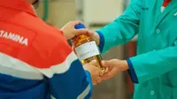 Kilang Pertamina Internasional (KPI) memproduksi biodiesel 40% atau B40 sebagai bahan bakar nabati (BBN) guna mendukung swasembada energi. (Dok Pertamina)