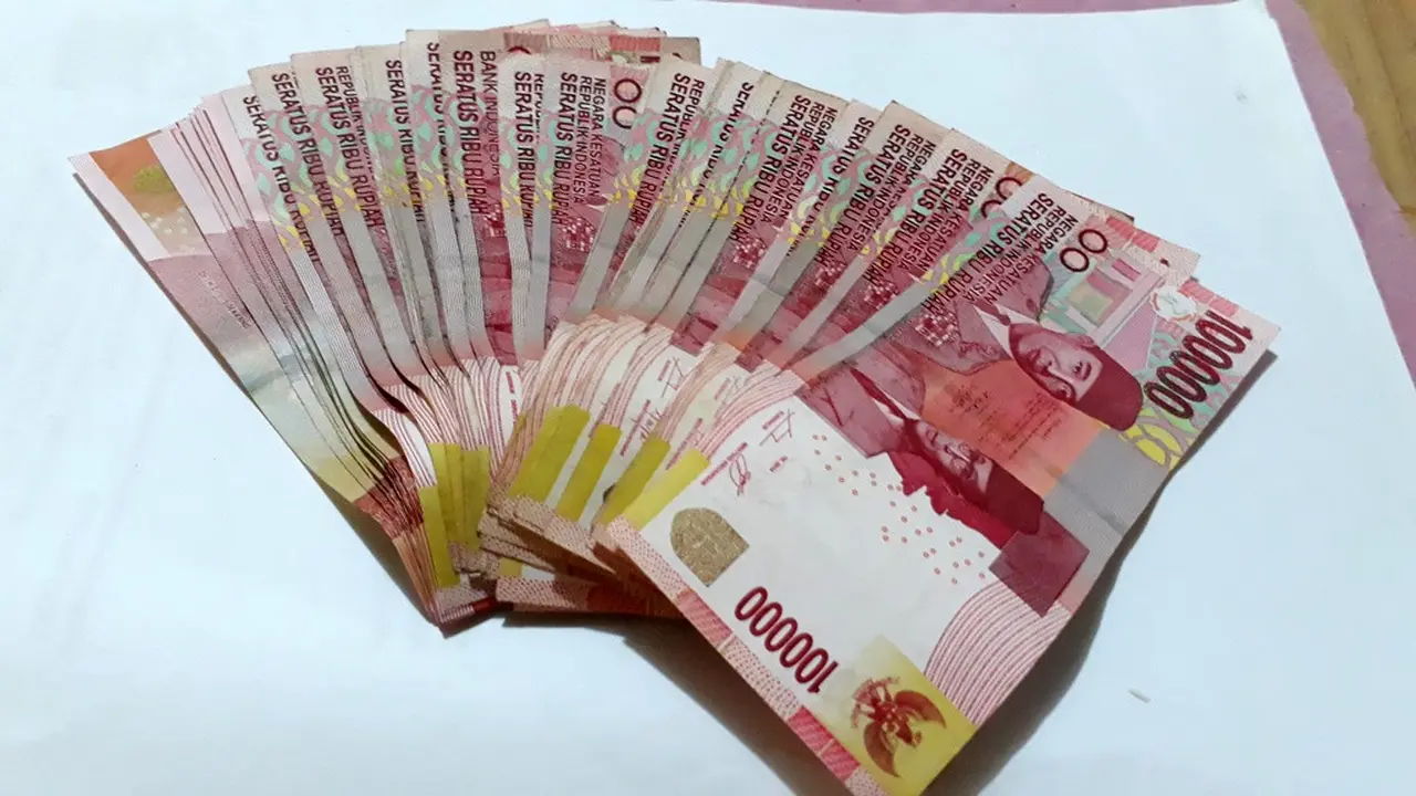 Uang pecahan Rp 100 ribu. (Foto: Liputan6.com/Muhamad Ridlo)