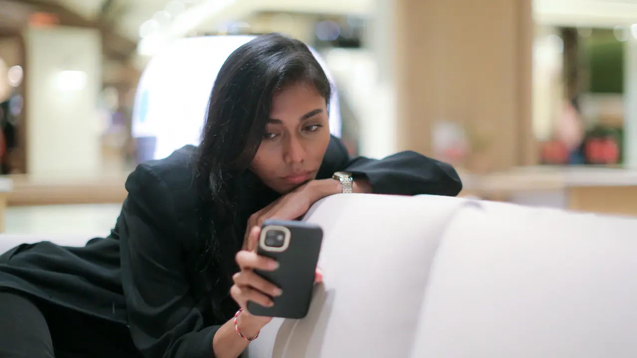 wanita januari sikap saat diabaikan