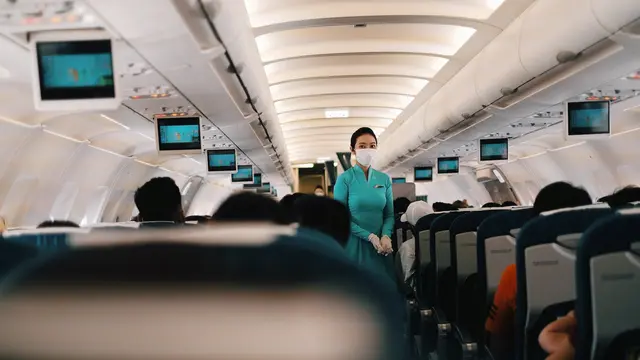 Aksi Borong Menu Kacang di Pesawat