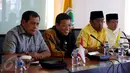 (ki-ka) Nurdin Halid, Setya Novanto, Idrus Marham dan Nusron Wahid saat memberikan keterangan mengenai pelaksanaan Pilkada Serentak tahun 2017 di Kantor DPP Partai Golkar, Slipi, Jakarta, Jumat (17/2).  (Liputan6.com/Johan Tallo)