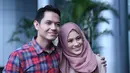 Pasangan Dude Harlino dan Alyssa Soebandono selalu tampil romantis disetiap kesempatan. Romantisnya pasangan yang telah memiliki seorang anak ini membuat banyak yang iri. (Nurwahyunan/Bintang.com)