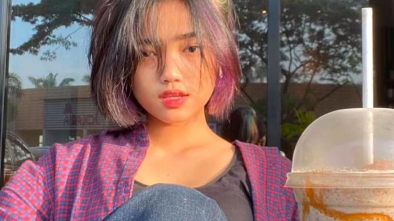 7 Potret Penampilan Lawas Fuji dengan Rambut Bondol