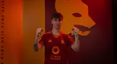 Pada bursa transfer pemain musim dingin 2023/2024 yang telah ditutup pada 1 Februari 2024 lalu, klub-klub Serie A Liga Italia tercatat kedatangan 68 pemain yang berpindah klub, baik lewat transaksi transfer maupun berstatus pinjaman. Dari keseluruhan transfer tersebut, 5 transfer pemain berikut menjadi yang termahal di Serie A Liga Italia. Siapa saja? Ini dia daftar kelimanya. (asroma.com)