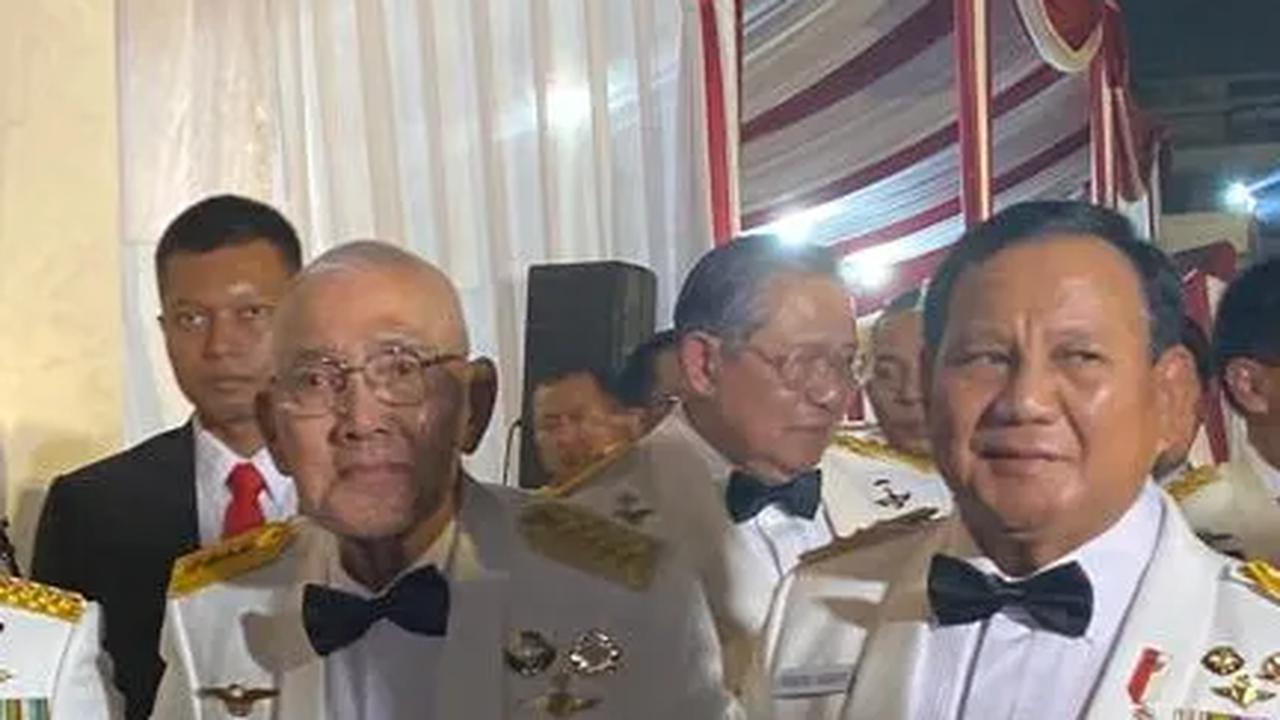 Momen Mantan Panglima ABRI Tri Sutrisno Gandeng Jenderal TNI dan Eks Danjen Kopassus