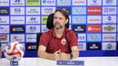 Pelatih Persija, Mauricio Souza saat memberikan keterangan dalam sesi konferensi pers menjelang laga lanjutan BRI Super League 2025/2026 melawan PSM Makassar di lapangan latih Jakarta International Stadium, Jakarta, Kamis (19/02/2026). (Bola.com/Bagaskara Lazuardi)