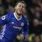 Gelandang Chelsea, Eden Hazard, merayakan gol yang dicetaknya ke gawang Everton pada laga Premier League di Stamford Bridge Stadium, Inggris, Sabtu (5/11/2016). (Reuters/Andrew Couldridge)