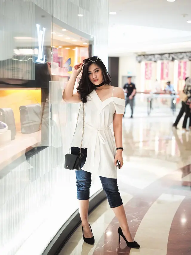 7 Potret Cantik Resiah Lim, Asisten Ashanty yang Putuskan Berhenti