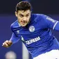 1. Ozan Kabak (FC Schalke) - Liverpool tengah bergerak mencari pengganti Virgil Van Dijk, salah satu target utamanya adalah Ozan Kabak. Pemain berlabel bek muda potensial Liga Jerman ini sangat layak diboyong Jurgen Klopp ke Anfield. (AP/Martin Meissner)