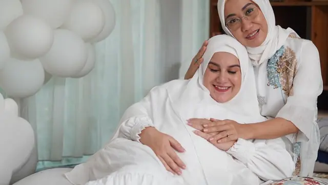6 Potret Irish Bella Selalu Didampingi Ibunda, Sebut Pantas Dapat yang Lebih Baik