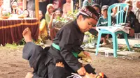 Antraksi Pencak Sumping di Dusun Mandaluko, Banyuwangi yang digelar setiap Hari Raya Idul Adha (Istimewa)