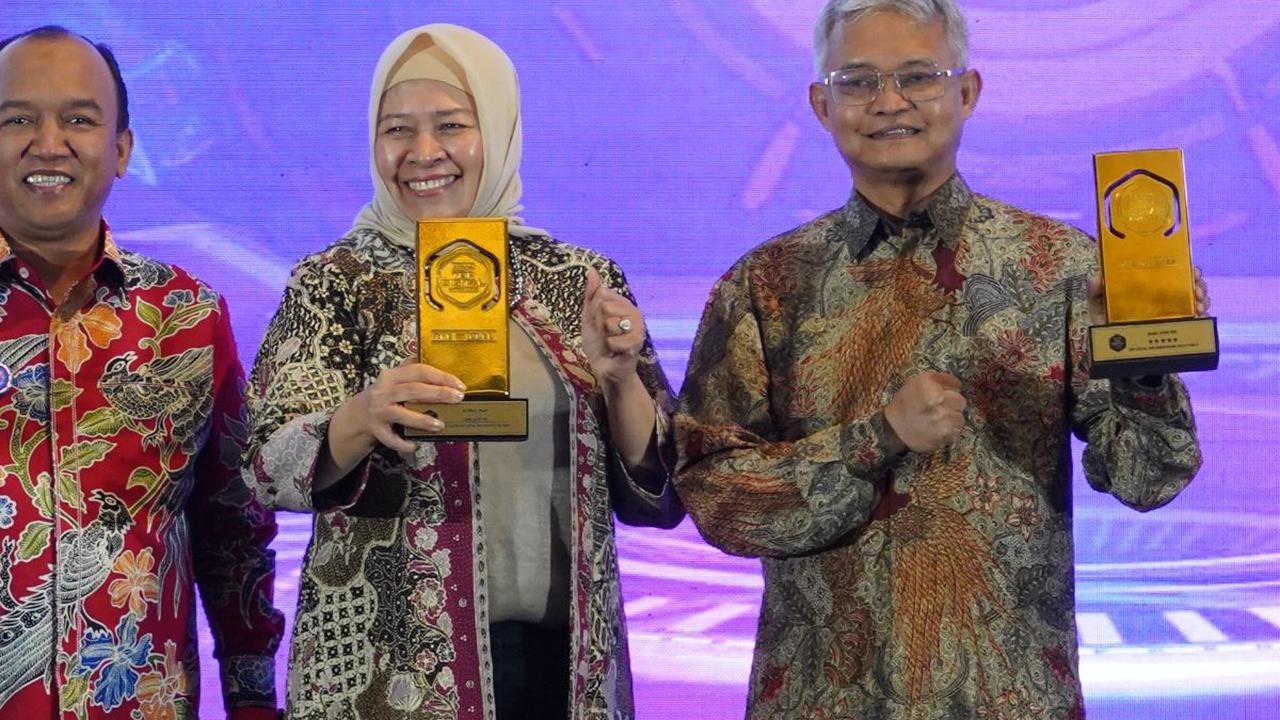 Konsisten Transformasi Digital, Bank Jatim Boyong Dua Penghargaan di TOP Digital Awards 2023