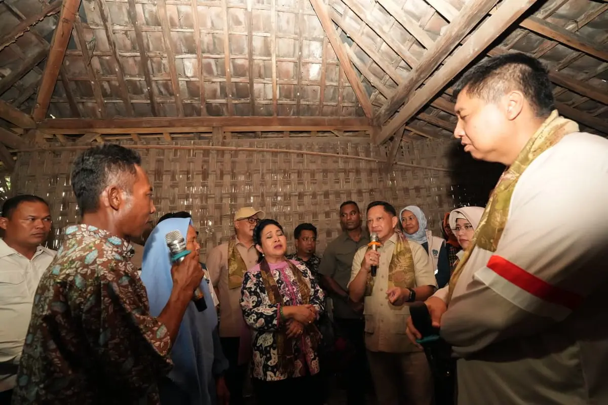 Mendagri dan Menteri Ara tinjau langsung penerima program Bantuan Stimulan Perumahan Swadaya (Foto: Istimewa)