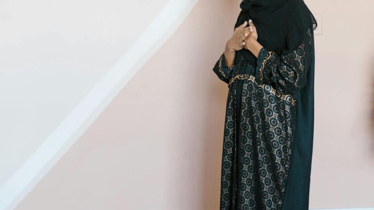 Bahkan, sebagian hadis menyebutkan bahwa bagi yang melaksanakan sholat dhuha, Allah SWT akan membangunkan rumah indah terbuat dari emas di surga.