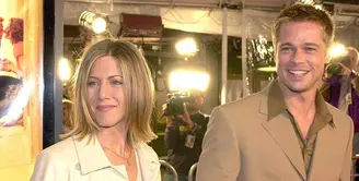 Hubungan Jennifer Aniston dan Brad Pitt nampaknya akan semakin membaik. Sempat dikabarkan keduanya melakukan pertemuan secara rahasia dan saling mengirim pesan usai Pitt digugat cerai Angelina Jolie. (AFP/Bintang.com)