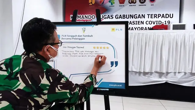 Direksi PLN melakukan kunjungan ke Rumah Sakit Darurat Covid (RSDC) Wisma Atlet dan Pabrik oksigen PT Air Liquide. (Dok PLN)