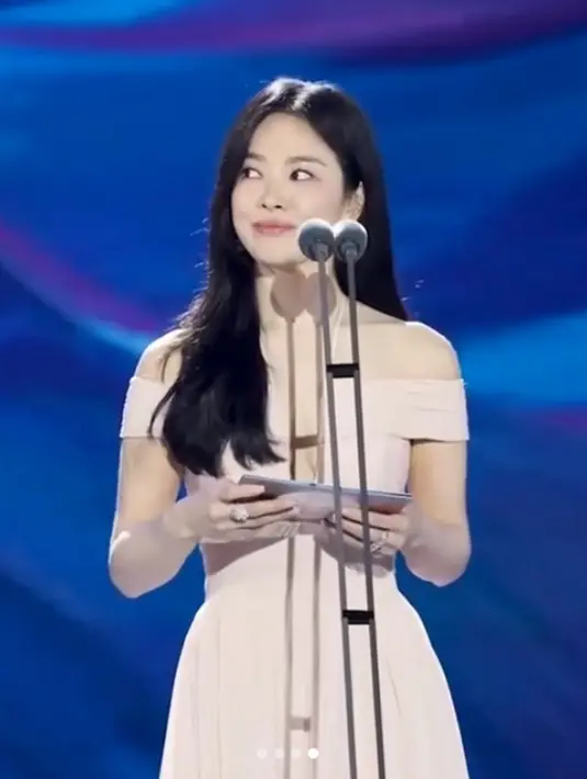 Penampilan Song Hye Kyo memang tak pernah mengecewakan, termasuk di Baeksang Arts Awards 2024 ini. [Foto: Instagram/choijaehoon.official]